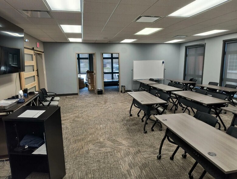 More Photos Of 530 N Indiana Ave, Crown Point Office For Lease