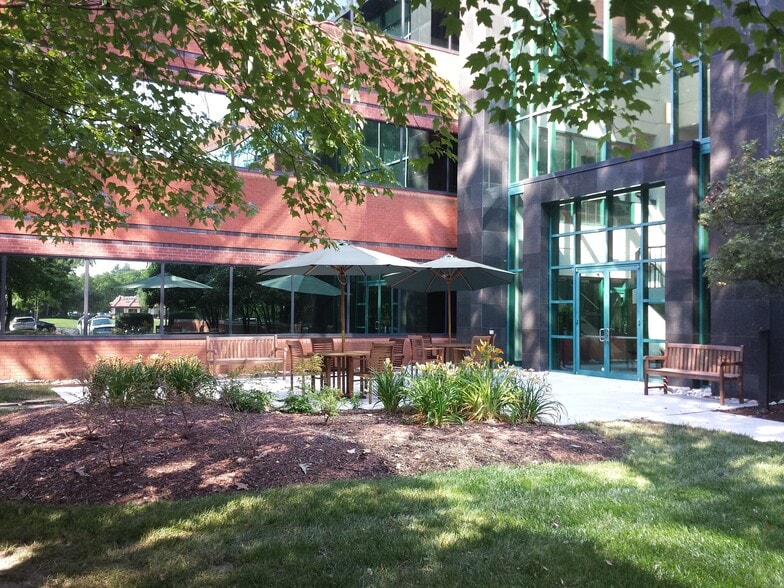 More Photos Of 2809 S Lynnhaven Rd, Virginia Beach Office For Lease