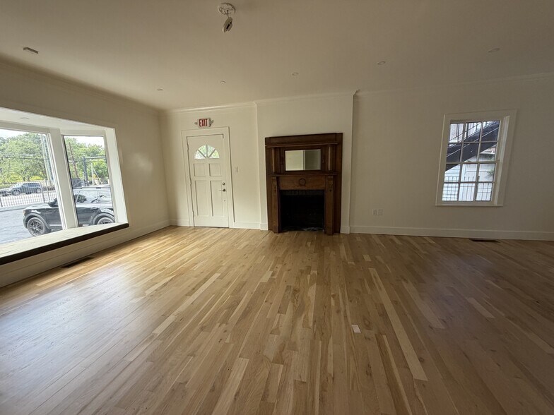 More Photos Of 3201 NE Peachtree Rd, Atlanta Freestanding For Lease