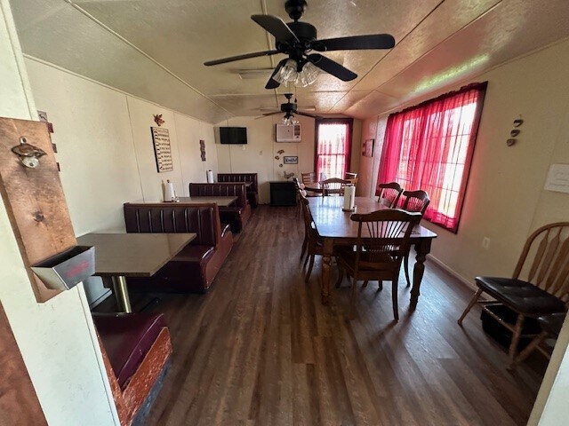 More Photos Of 269 S Main St, Lobelville Light Distribution For Sale