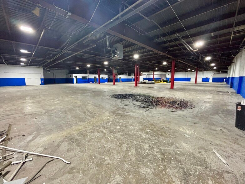 More Photos Of 315 N 9th St, St Charles Distribution For Lease