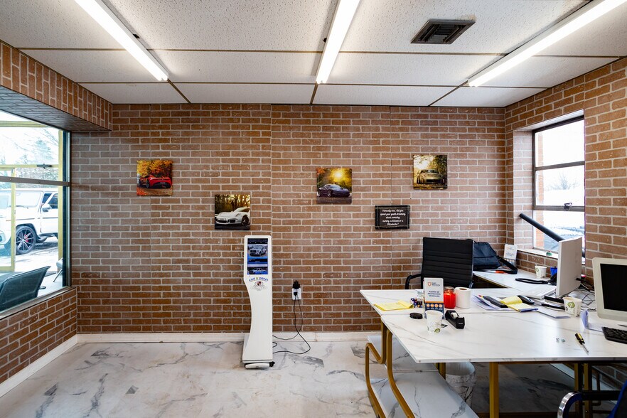 More Photos Of 909 E Route 130, Burlington Auto Dealership For Sale