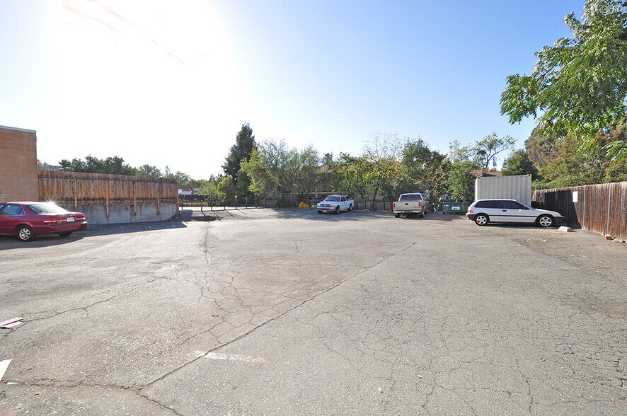 More Photos Of 124 Spring St, Pleasanton Convenience Store For Sale