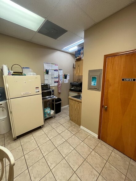 More Photos Of 2935 SE 58th Ave, Ocala Storefront Retail Office For Sale