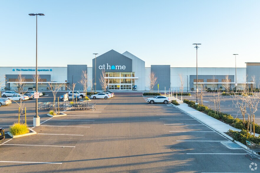 More Photos Of 8320 Delta Shores Cir S, Sacramento Freestanding For Sale