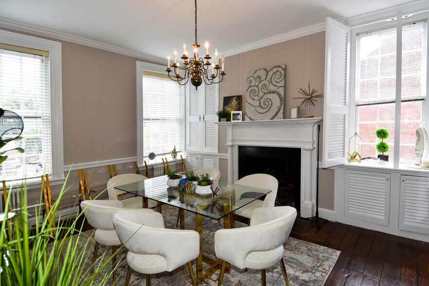 More Photos Of 109-111 S Fairfax St, Alexandria Office For Sale