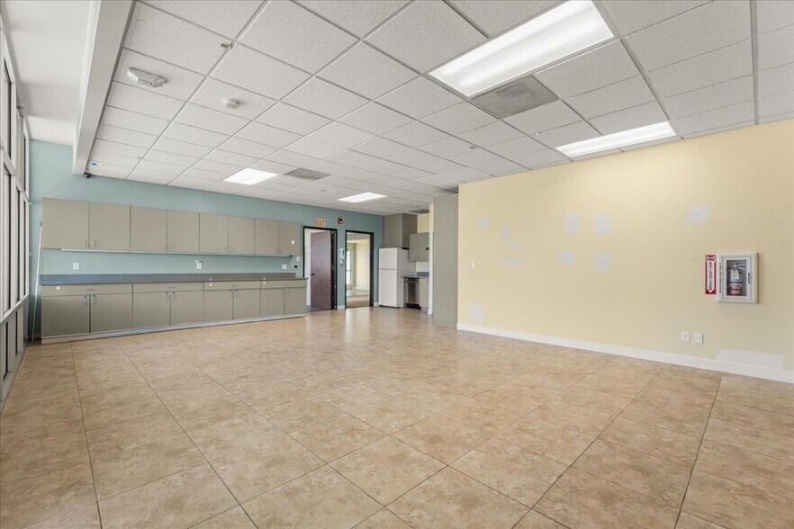 More Photos Of 991 Commercial St, Palo Alto Schools For Lease