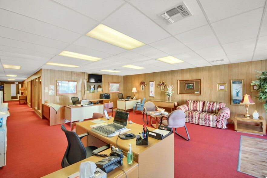 More Photos Of 202 N Main St, Taylor Loft Creative Space For Sale