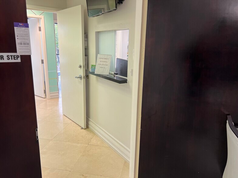 More Photos Of 4651 Sheridan St, Hollywood Medical For Sale