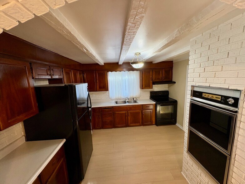 More Photos Of 5371 Huron St, Niagara Falls Apartments For Sale