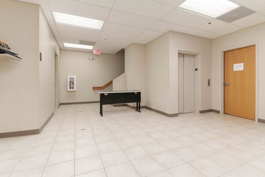 More Photos Of 407 Detroit Ave, Bloomington Office For Sale