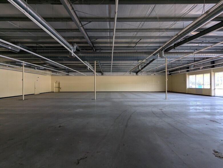 More Photos Of 411 E Main St, Daisetta Freestanding For Sale