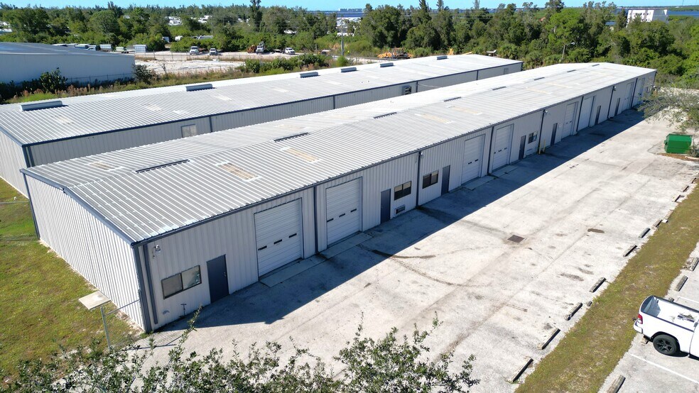 More Photos Of 5475 Williamsburg Dr, Punta Gorda Warehouse For Lease