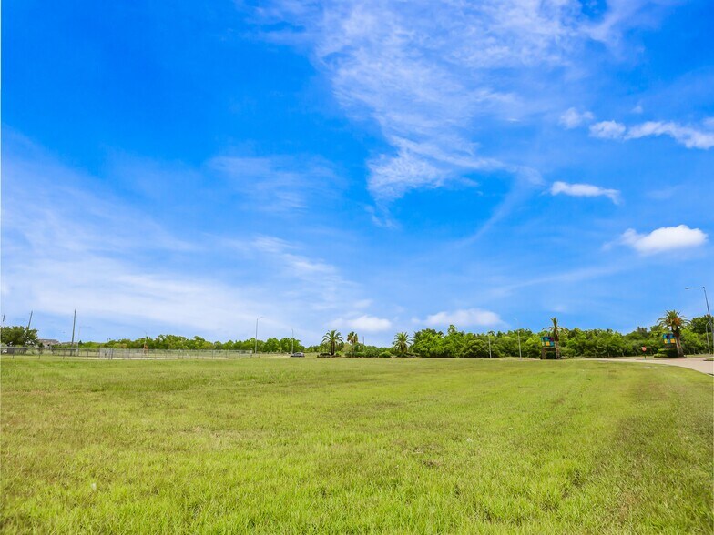 More Photos Of 0 Space Center Blvd, Houston Land For Sale
