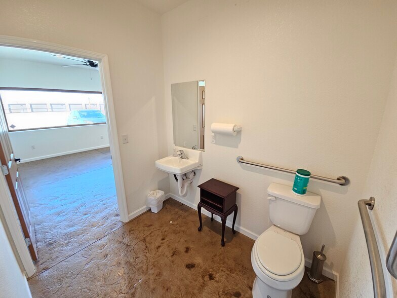 More Photos Of 2601 Laughlin View Dr, Bullhead City Self Storage For Lease