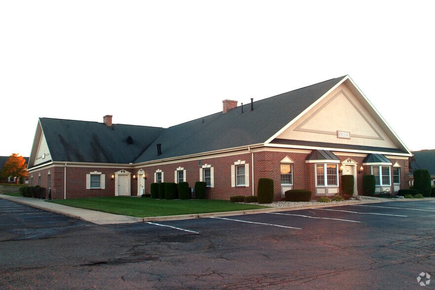 More Photos Of 1321 S Linden Rd, Flint Medical For Lease
