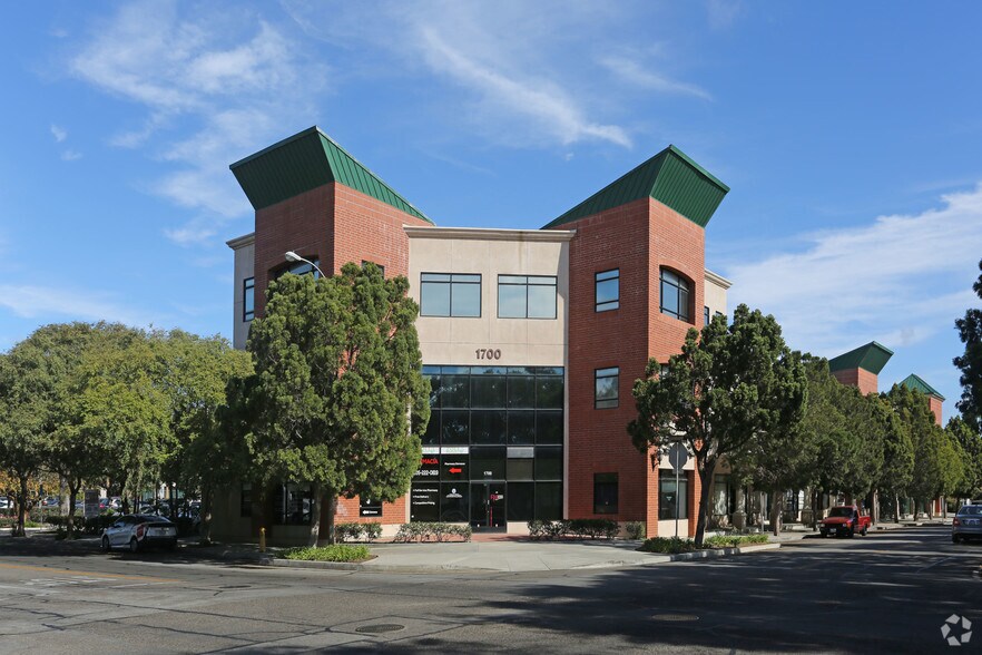 Primary Photo Of 1700 Lombard St, Oxnard Medical For Sale