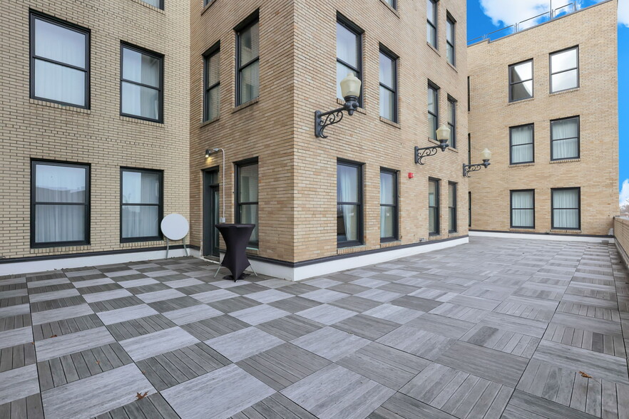 More Photos Of 301 Broadway, Lorain Hotel For Sale