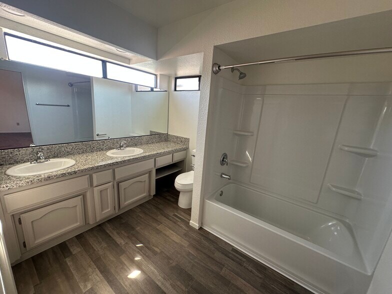 More Photos Of 2408 Gosford Rd, Bakersfield Apartments For Sale