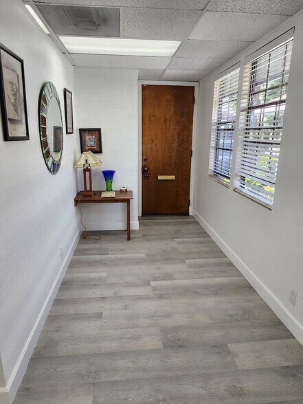 More Photos Of 960 W 17th St, Santa Ana Office For Sale