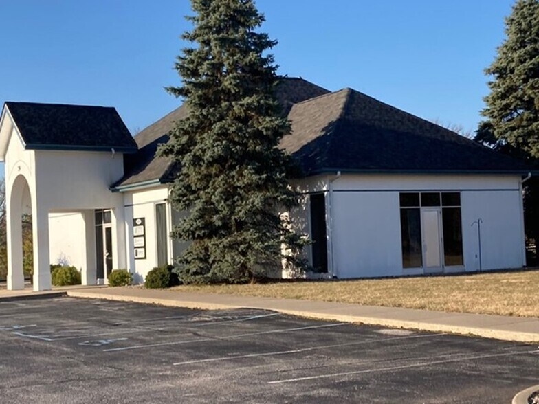More Photos Of 34 W Rampart St, Shelbyville Storefront Retail Office For Sale