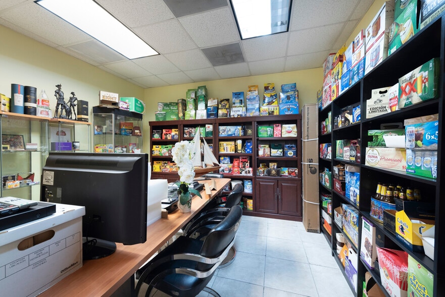 More Photos Of 10200 NW 25th St, Doral Light Distribution For Sale