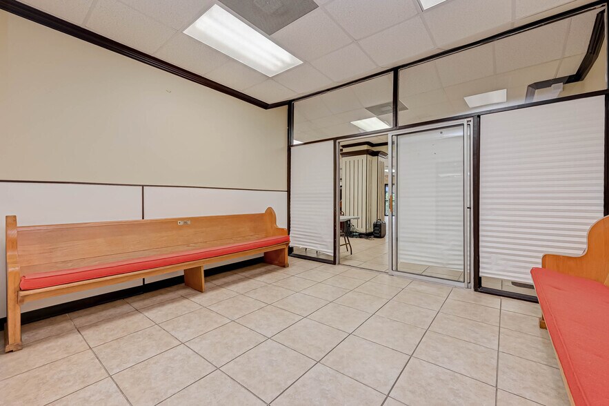 More Photos Of 3402 Amanda Ln, Houston Flex For Sale