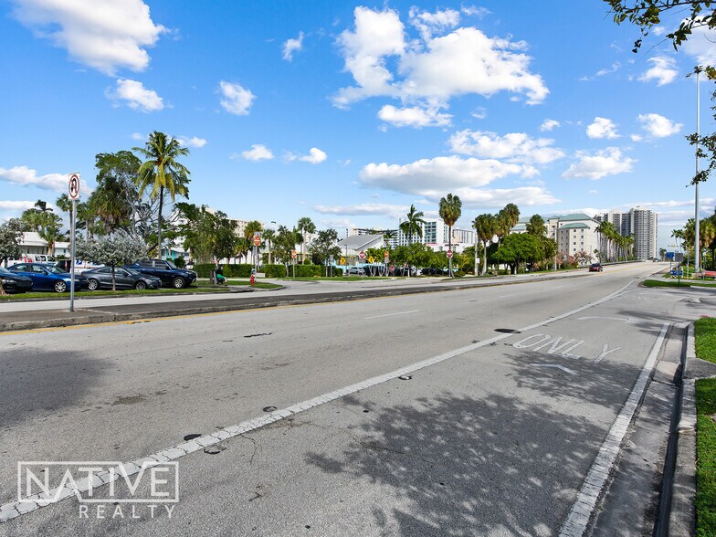 More Photos Of 2852 E Oakland Park Blvd, Fort Lauderdale Storefront Retail Office For Sale