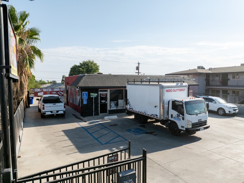 More Photos Of 2625 Niles St, Bakersfield Storefront Retail Office For Sale