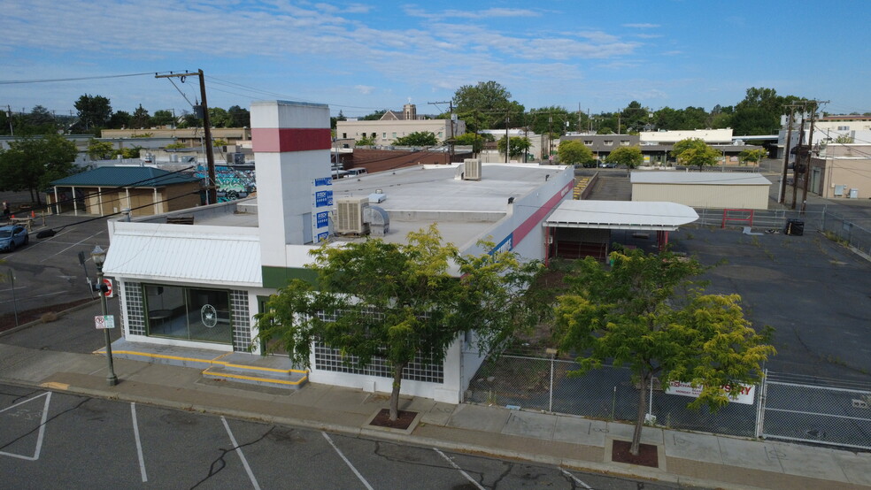 More Photos Of 19 N Benton St, Kennewick Freestanding For Sale