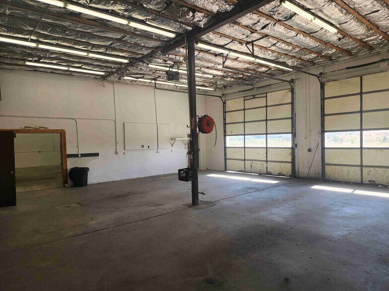 More Photos Of 1175 W 500 N, Centerville Showroom For Lease