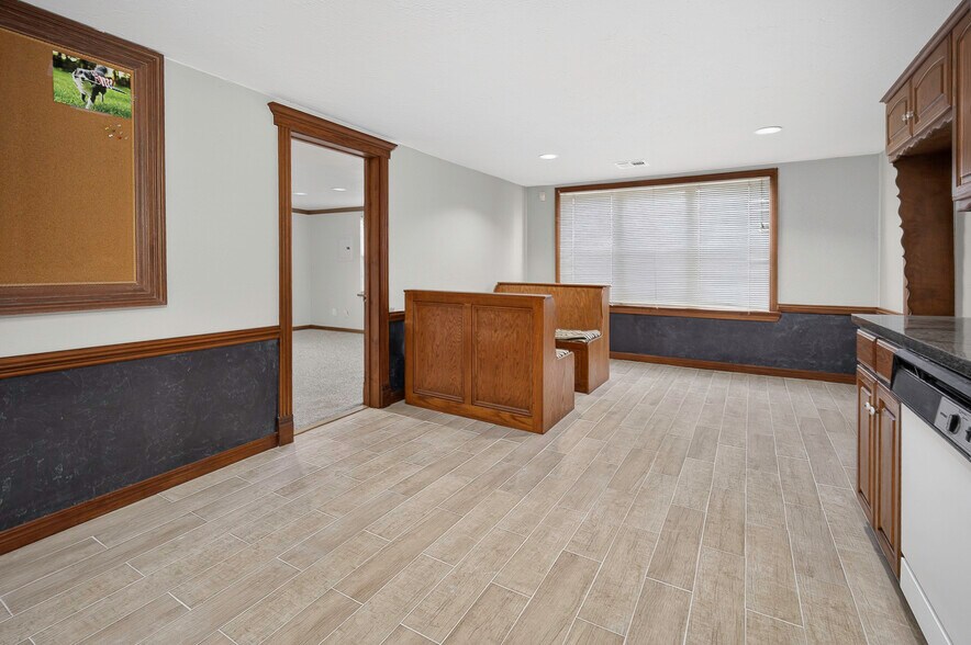 More Photos Of 2127 SE 44th St, Oklahoma City Service For Sale