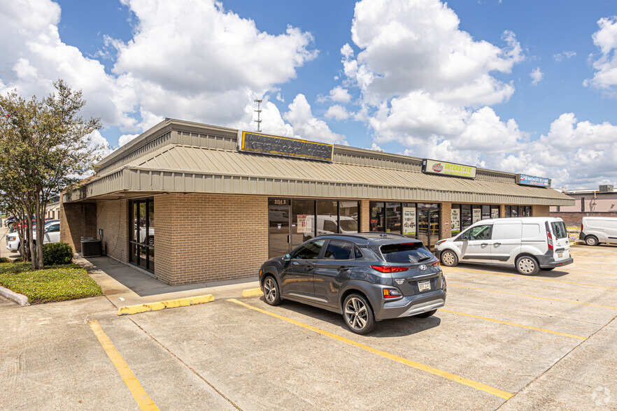 Primary Photo Of 3154-3156 College Dr, Baton Rouge Light Distribution For Lease