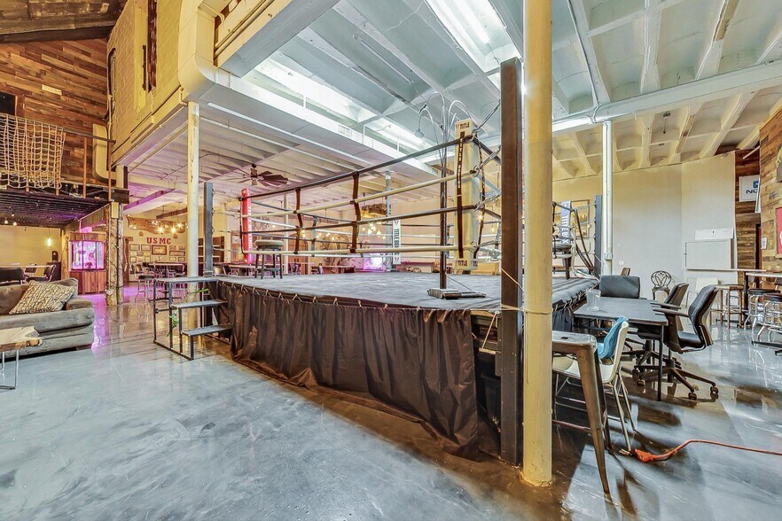 More Photos Of 3693-3705 W Grand Ave, Chicago Warehouse For Sale