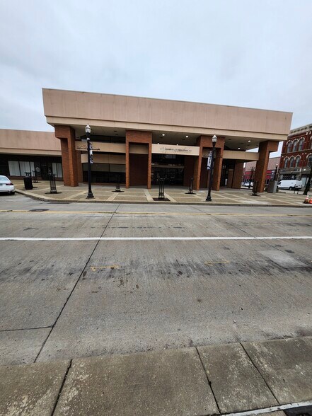 More Photos Of 2 N Mill St, New Castle Bank For Sale