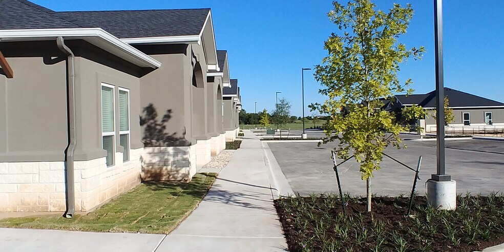 More Photos Of 660 S Bagdad Rd, Leander Office For Sale