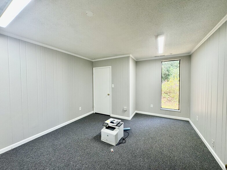 More Photos Of 4425 N Blackstock Rd, Spartanburg Warehouse For Lease