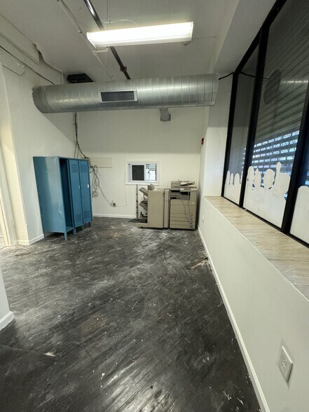 More Photos Of 1600 W Hunting Park Ave, Philadelphia Warehouse For Lease