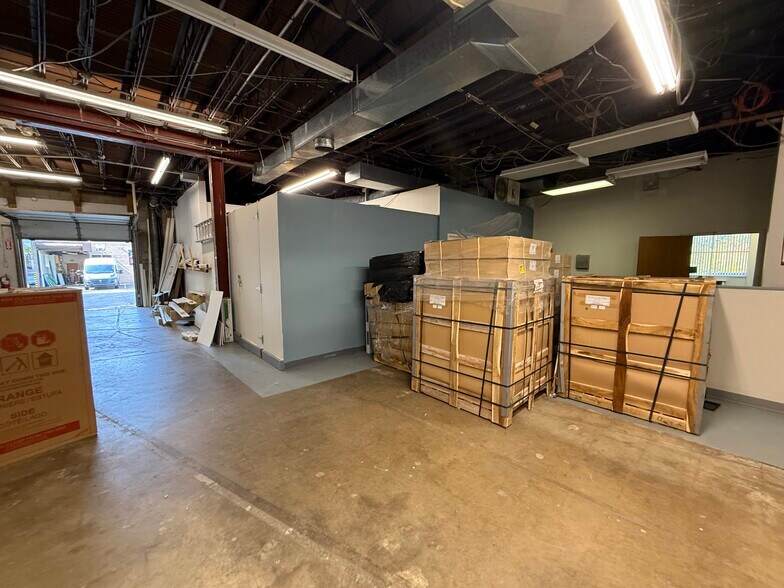 More Photos Of 2809 Banksville Rd, Pittsburgh Office For Lease