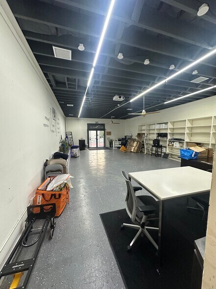 More Photos Of 2321 W 54th St, Los Angeles Specialty For Lease