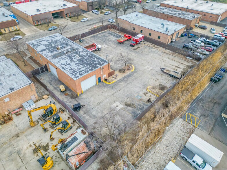 Primary Photo Of 515 W Lunt Ave, Schaumburg Manufacturing For Lease