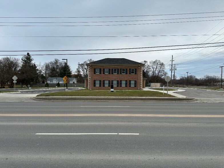 More Photos Of 280 Lapeer Rd, Oxford General Retail For Sale