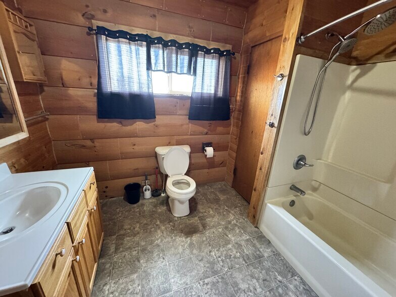 More Photos Of 1550 Missouri Valley Rd, Riverton Restaurant For Sale