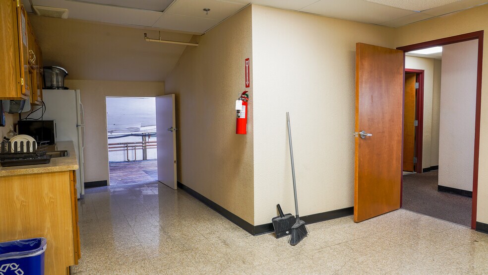 More Photos Of 930 S A St, Santa Rosa Freestanding For Lease