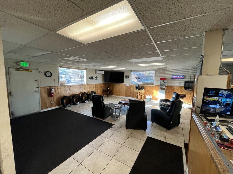 More Photos Of 11072 W 44th Ave, Wheat Ridge Warehouse For Sale