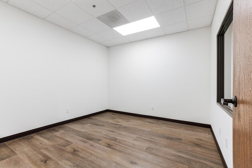 More Photos Of 12701 Van Nuys Blvd, Pacoima Warehouse For Lease