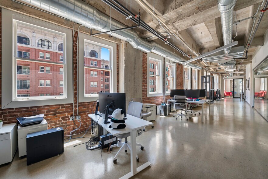 More Photos Of 1031 S Broadway, Los Angeles Office For Lease