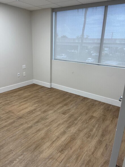 More Photos Of 4675 Ponce de Leon Blvd, Coral Gables Medical For Lease