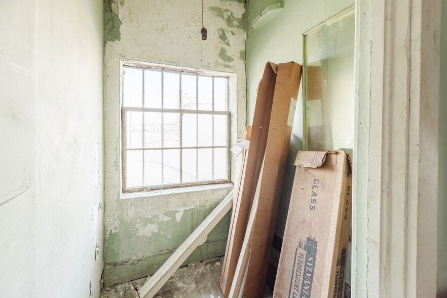 More Photos Of 217 W Lamar St, Americus General Retail For Sale