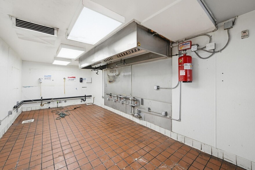 More Photos Of 212 W 5th St, Los Angeles Restaurant For Lease